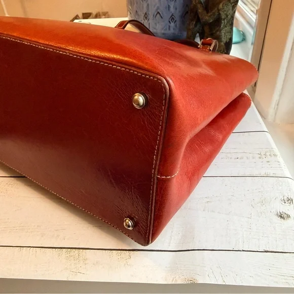 Kate Spade | Vintage Red All Leather Tote, Made in Itay - Picture 11 of 16